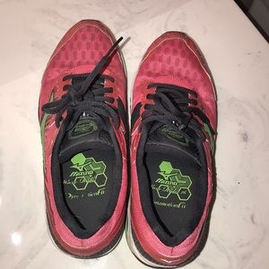 Mizuno Wave Rider 16 VGUC.